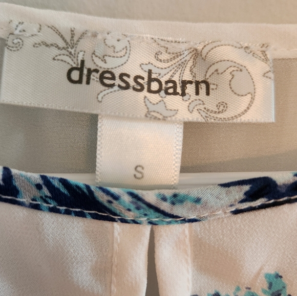 Dress Barn Ladies Blouse Blue and White    Floral pattern.   Size S bottom band. - Picture 2 of 4